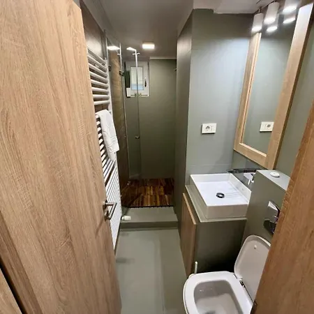Апартаменти Cozy Modern Downtown By Managr *